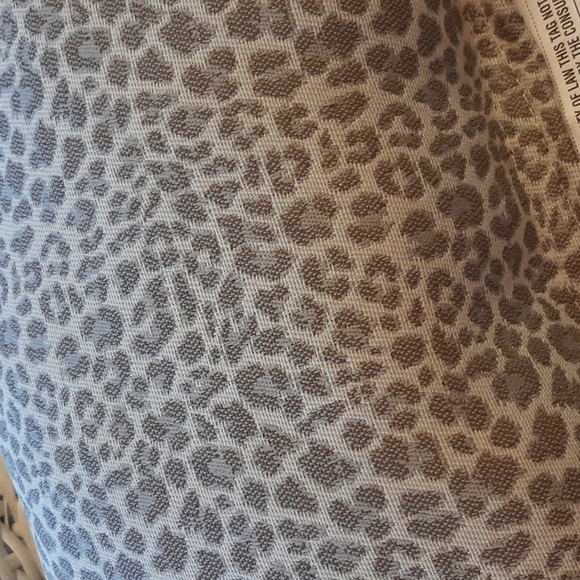 Hampton Bay Gray & Cream Animal Print Outdoor Patio Accent Pillow, NWT - Picture 2 of 8